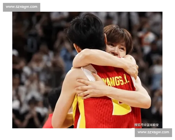 杨力维 x 杨舒予:女篮场上的铁臂双姝,碾碎对手防线! 杨力维 x 杨舒予:女篮场上的铁臂双姝,碾碎对手防线!