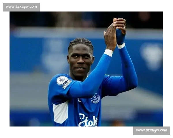 奥纳纳专项训练恢复神速 自信领衔红魔迎战阿森纳 奥纳纳专项训练恢复神速 自信领衔红魔迎战阿森纳